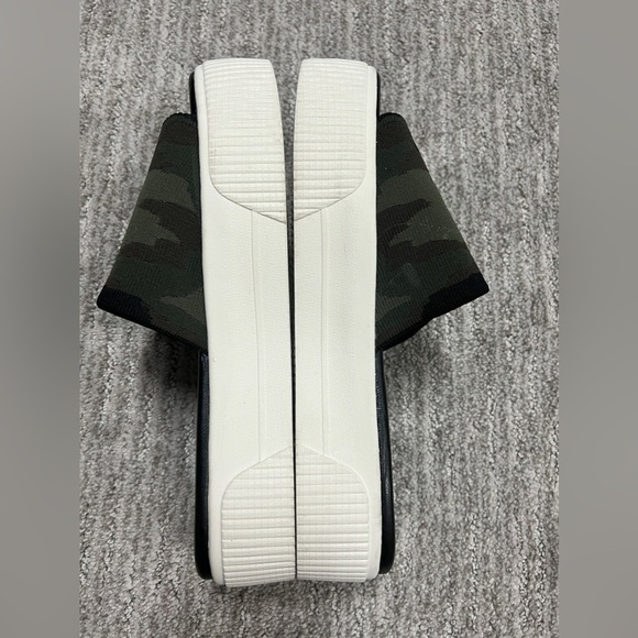 Jessica Simpson Ezira Platform Camo wedge slide  size 7.5 - Picture 2 of 6